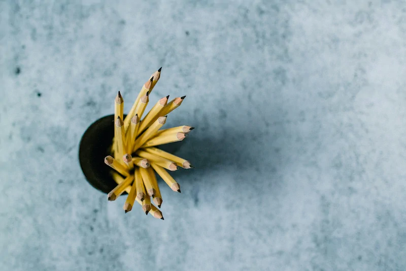 1.51_yellow_pencils_in_holder_800_533